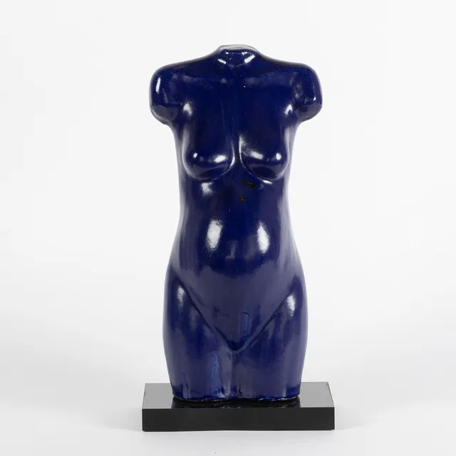 ULLA OCH GUSTAV KRAITZ. Skulptur, Torso, "Havande", egen ateljé Förslöv, stengods.