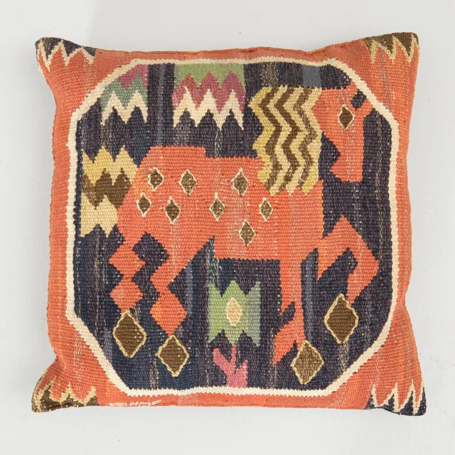 Märta Måås-Fjetterström, Kudde, "Röd häst", ca 39 x 39 cm, signerad ABMMF.