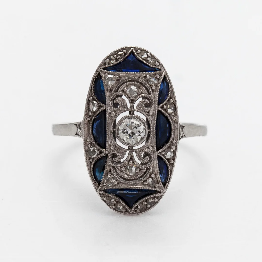Ring, Art deco, diamanter, safirer, platina. — Smycken/Ringar — Bukowskis