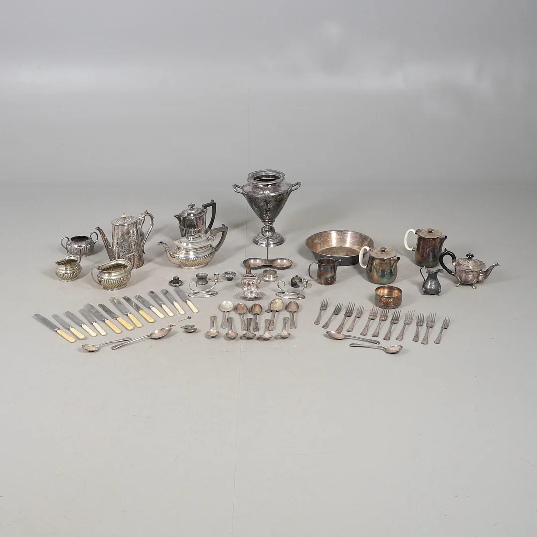 A COLLECTION OF SILVER PLATED WARES. — Silver plated — Lawrences Auctioneers