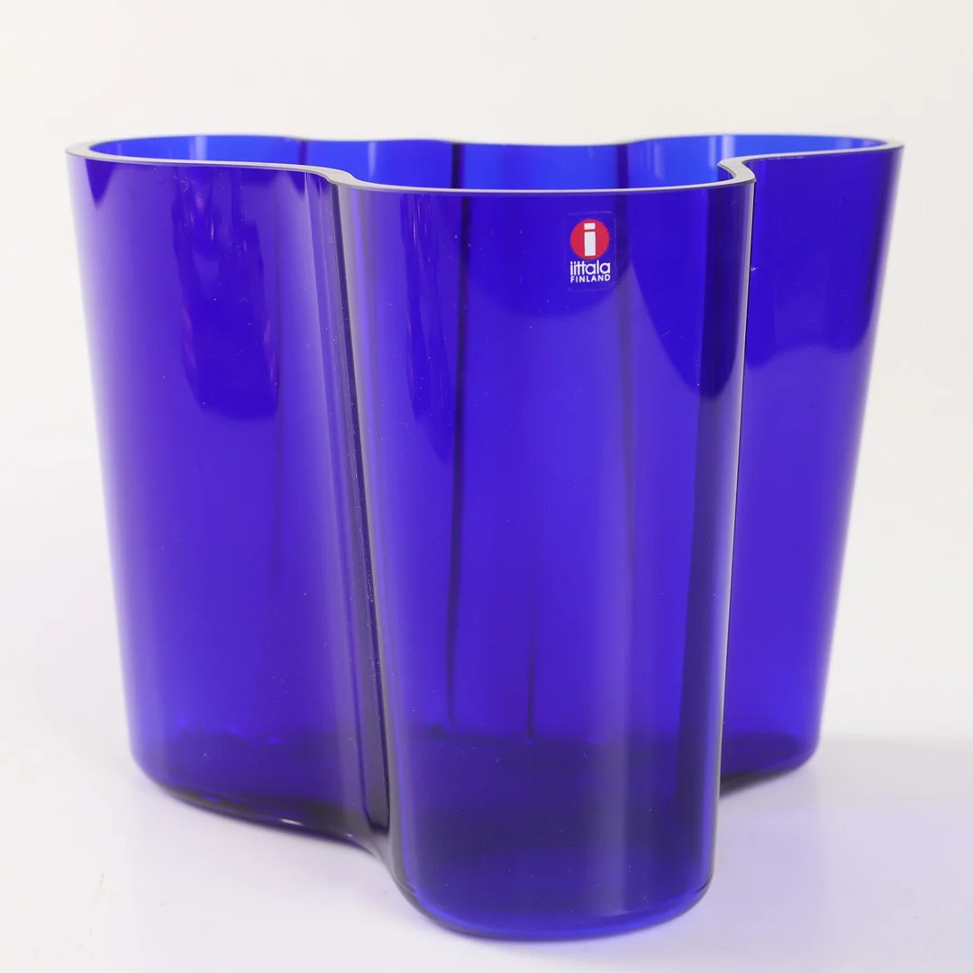 ALVAR AALTO. Vas, "Savoy", glas, Iittala. — Art glass — Helsingborgs Auktionskammare