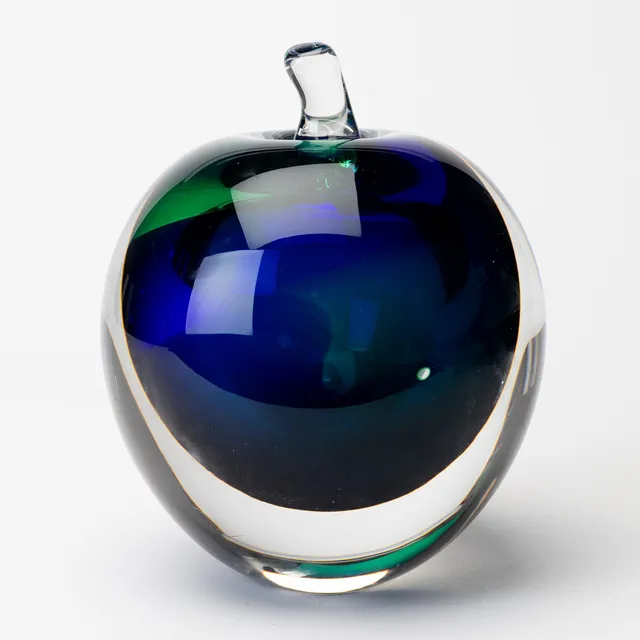 HANNE DREUTLER. glasskulptur. Äpple, "Adam" konstglas, Åhus, 1999.
