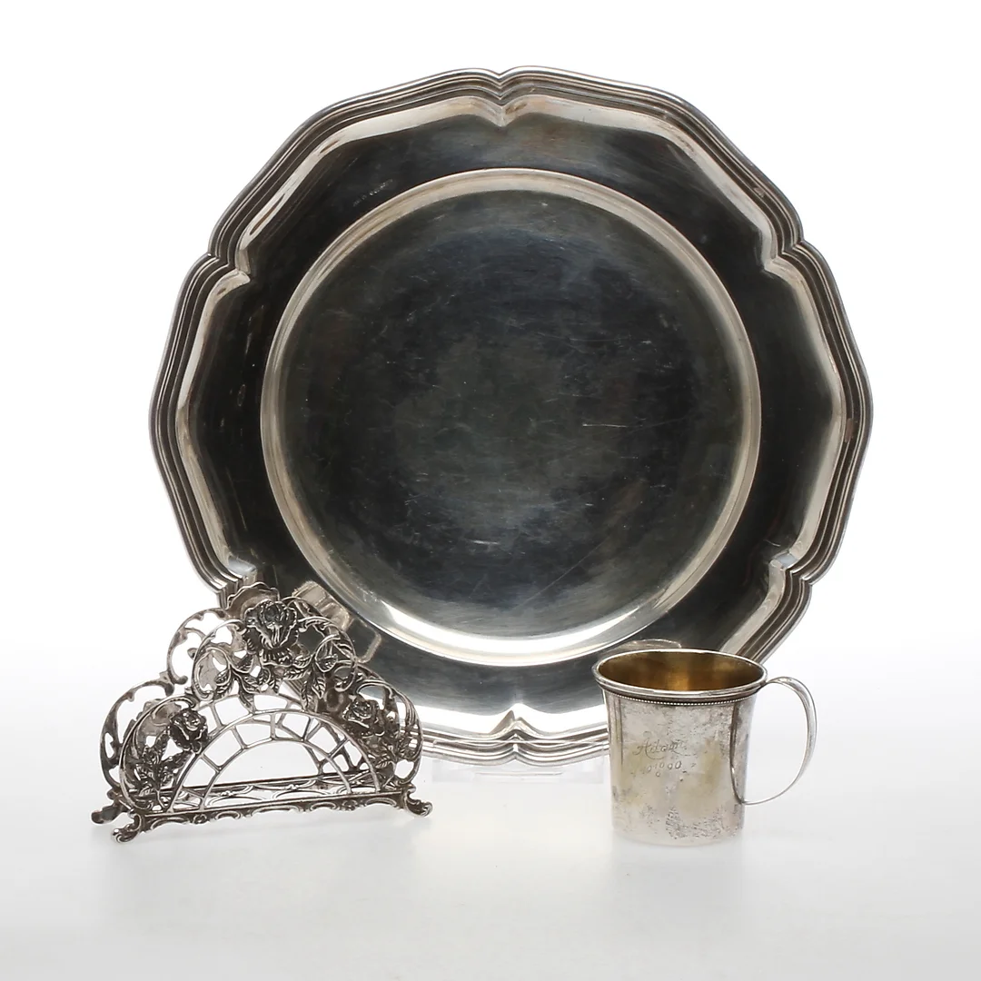 FAT, MUGG samt SERVETTHÅLLARE, silver, 1900-tal. — Silver — Auktionshuset Kolonn