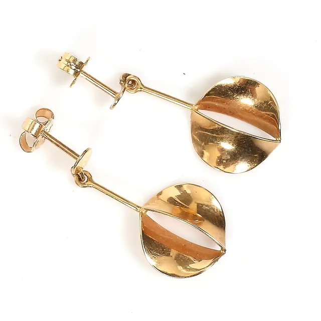 ÖRHÄNGEN, 18k guld, 19/2000-tal. Vikt 2,6 gam.