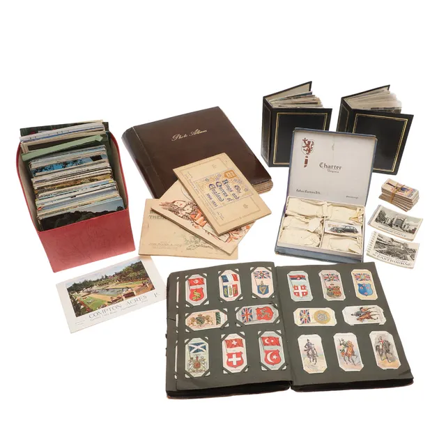 A QUANTITY OF CIGARETTE CARDS AND LATER POST CARDS.