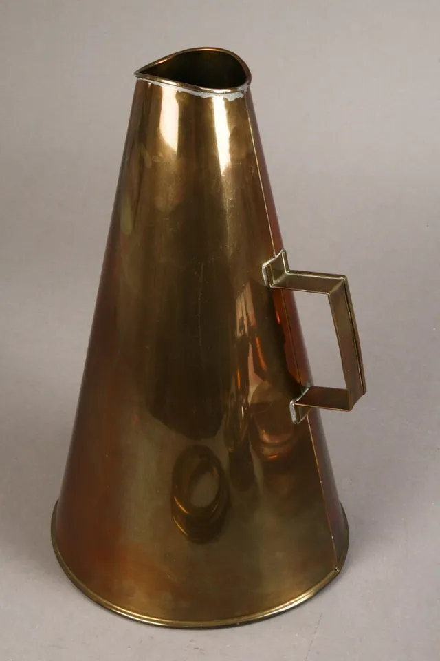 Collection maritime consisting of 4 portholes and megaphone in brass (5).