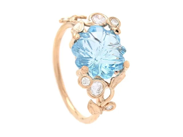 RING, 18K guld, snidad topas 5,05 ct, briljantslipade diamanter 0,26 ctv, Mandelstam, stl 18,25 mm, vikt 3,9 g, originaletui.