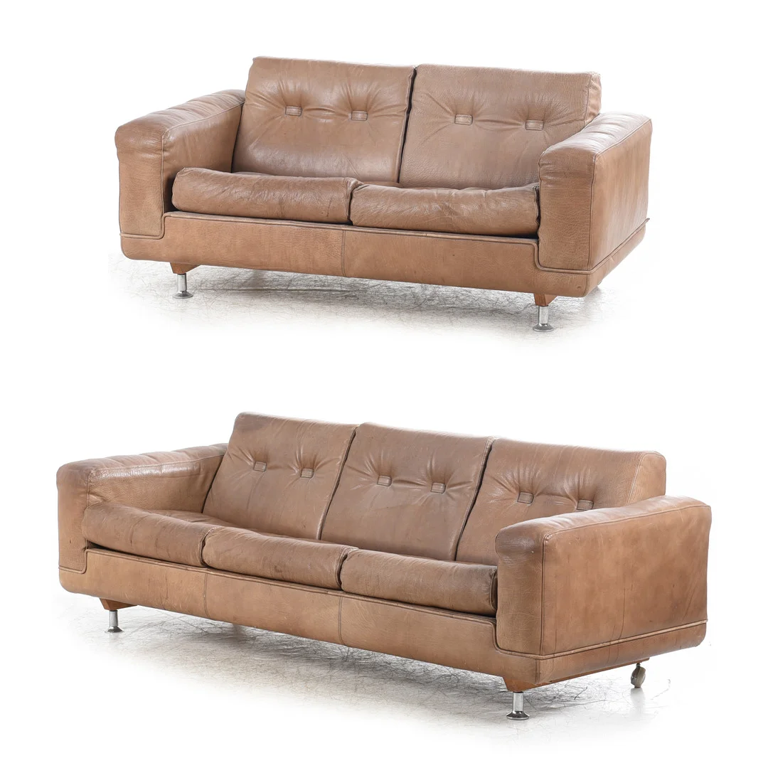 SITTGRUPP, skinn, 3- & 2-sits. — Sofas & Seatings — Stockholms Auktionsverk Helsingborg