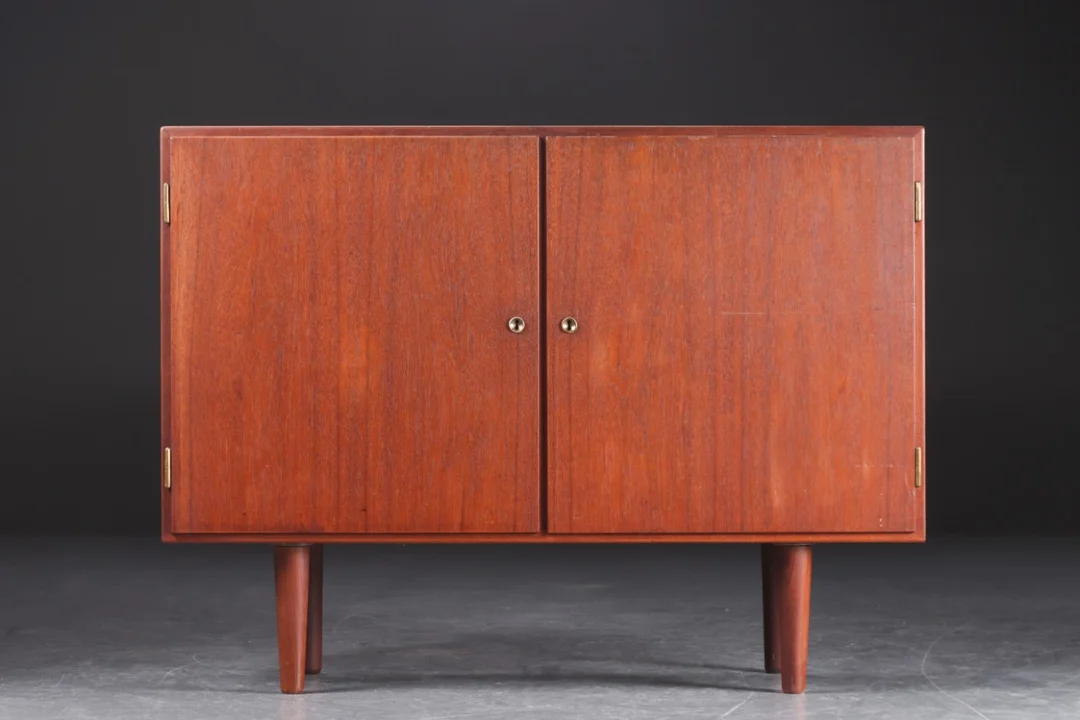 Børge Mogensen. Skænk af teak, 1960'erne — Furniture/Cabinets, chests of drawers — Lauritz