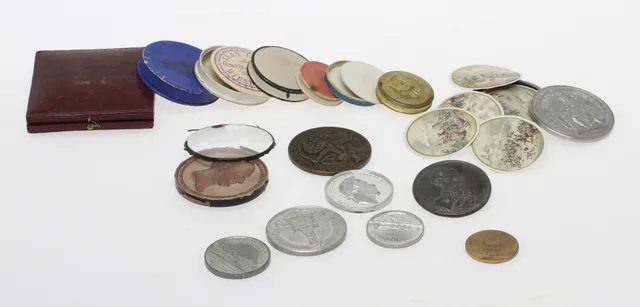 PARTI MEDALJER och MEDALJAVSLAG, i tenn, brons, koppar och pewter.
