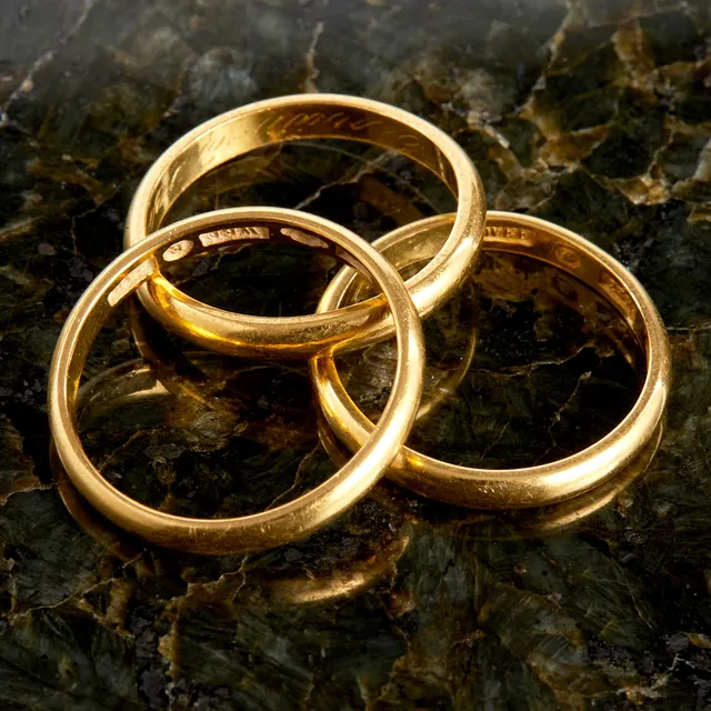 RINGAR, 3 st, 23k guld, vikt 14 gram.