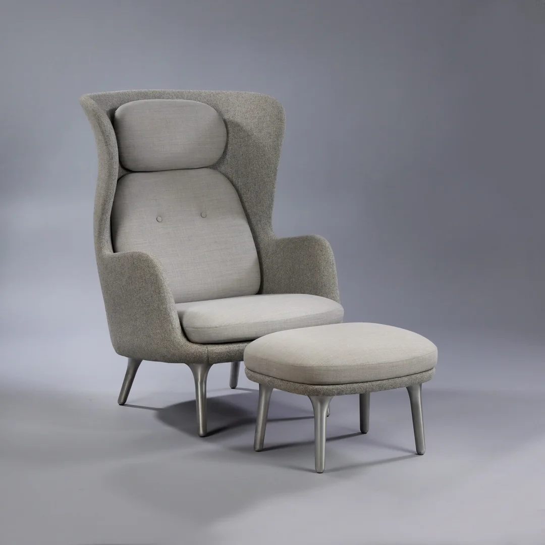 Jaime Hayon. Armchair, model 'Ro', with matching stool, model JH1. (2) — Furniture/Lounge chairs — Lauritz