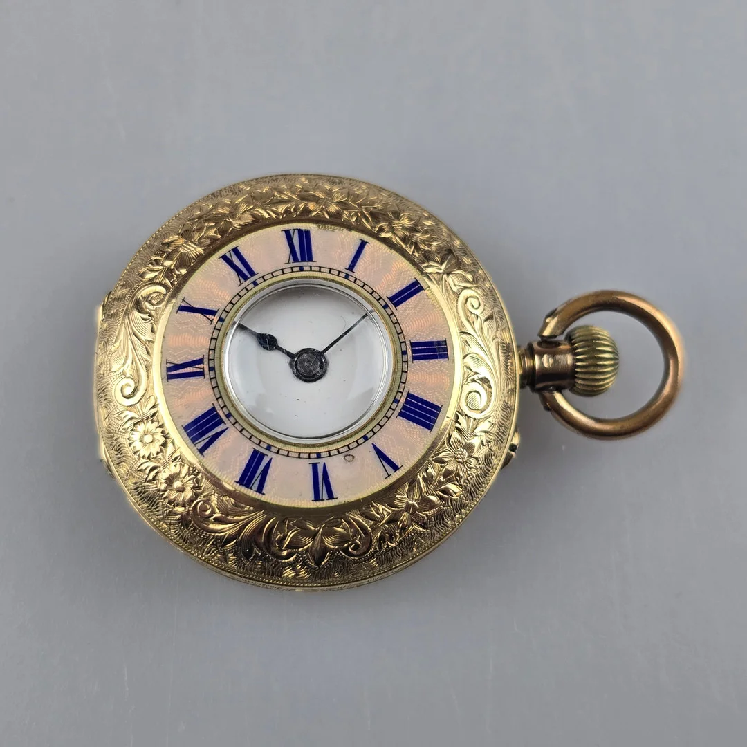 - HALBSAVONETTE-TASCHENUHR - fein reliefiertes 750/000-Goldgehäuse (18K). — Pocket & Stop Watches — Auktionshaus Blank