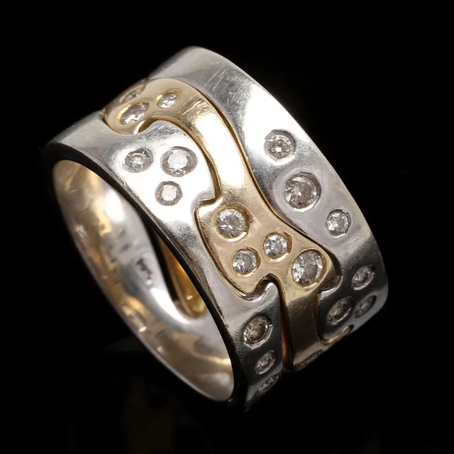 RING, 14K guld/vitguld (3 delar). Med små briljanter. Vikt ca 12,9 gram.