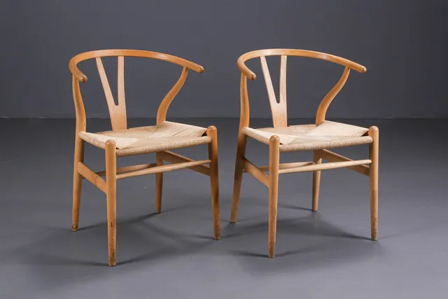 Hans J. Wegner. Et par Y-stole, model CH-24, bøg (2)