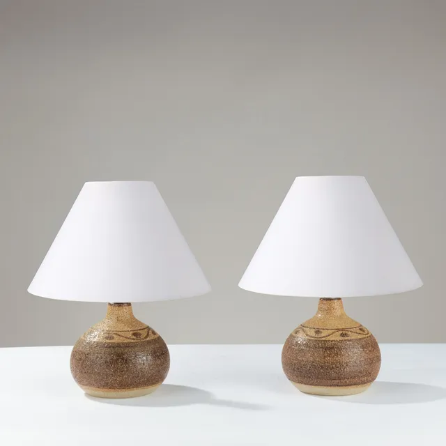 SØHOLM: A pair of table lamps in brown-glazed stoneware with hand-painted decoration, Bornholm, Denmark, 1960s/70s, (2).
