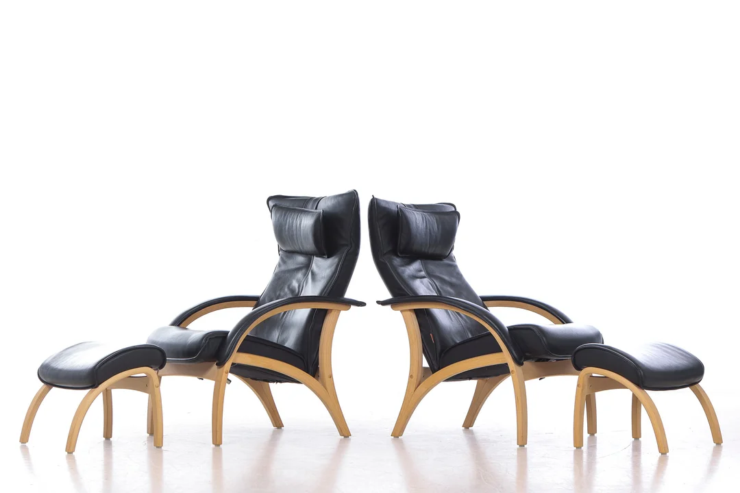 Brunstad. A pair of armchairs model Delta Harmony with footstools (4) — Furniture/Lounge chairs — Lauritz