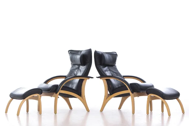 Brunstad. A pair of armchairs model Delta Harmony with footstools (4)