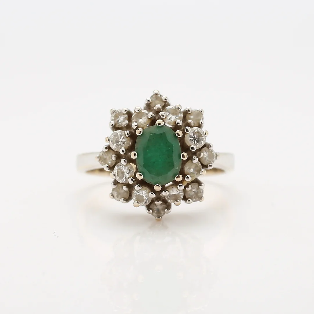 RING, 18K guld diamanter 0,75 ct och smaragd. Totalvikt ca 5,7 g. — Rings — Gomér & Andersson Norrköping