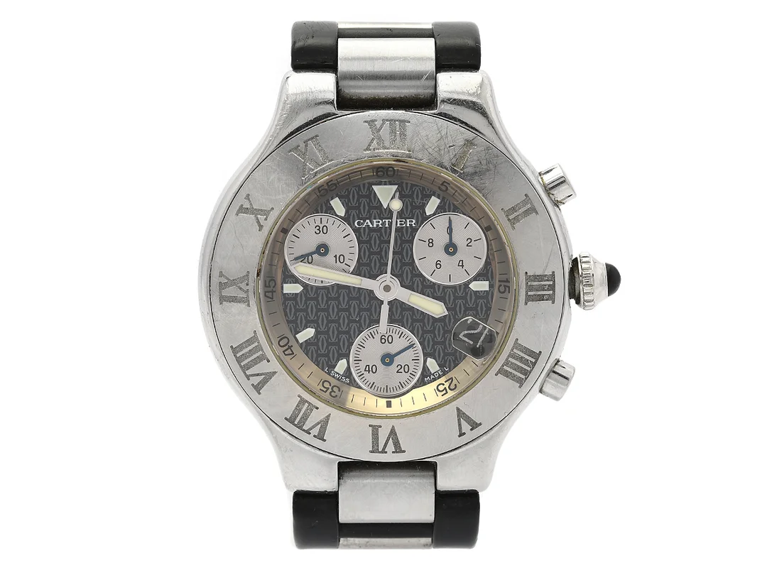 CARTIER, 21 Chronoscaph, Cal 272, Boett nr. 2424/38103PL, kronograf (defekt), herrur, 38,5 mm, stål, quartz, safirglas (repa), datum, integrerat gummi/stålband (skadat, se bild och fördjupad information), viklås, Ref nr. BWMI, ca 2000, box. — Klockor/Cartier — Kaplans