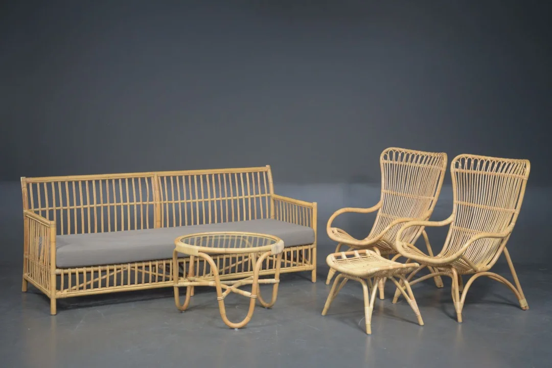 Sika-design. Sofabænk, stole, rundt bord og skammel (5) — Furniture/Lounge suites, sofas — Lauritz