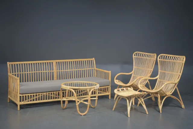 Sika-design. Sofabænk, stole, rundt bord og skammel (5)