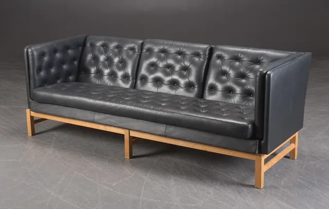 Erik Ole Jørgensen. Sofa model EJ315/3