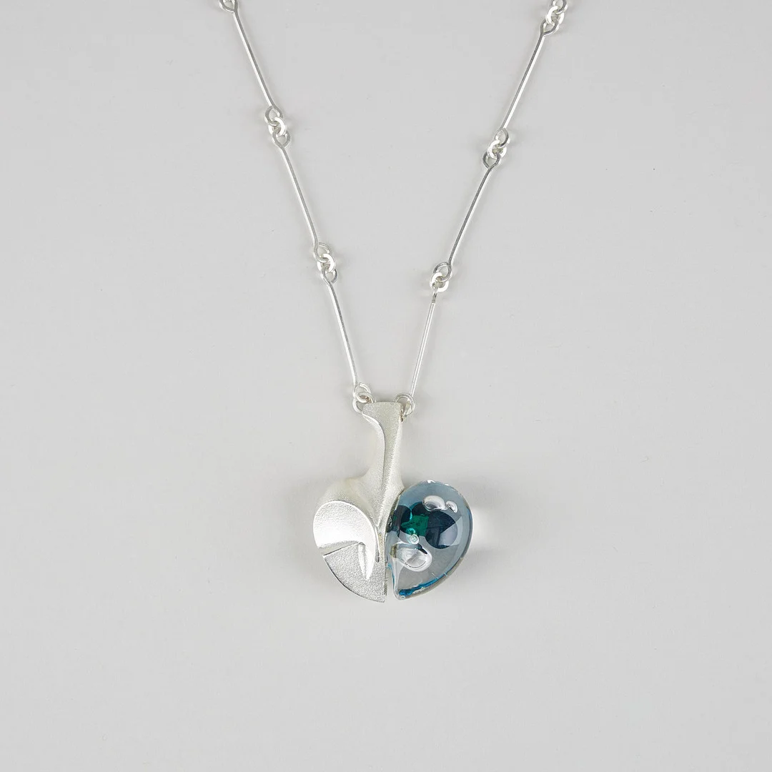 BJÖRN WECKSTRÖM. HALSSMYCKE, Rymdäppel, silver, akryl, Lapponia 2013. — Necklace — Stockholms Auktionsverk Helsinki