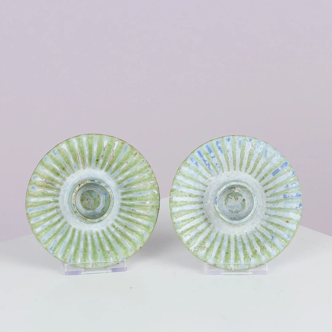 ARNE BANG. A pair of fluted stoneware candlesticks glazed in green and blue shades, model no. 31, own studio in Fensmark, Denmark, mid-20th century, (2). — European — Palsgaard Kunstauktioner