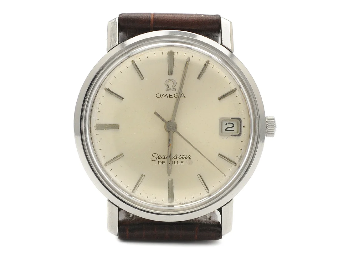 OMEGA, Seamaster De Ville, Cal 611, Serie nr. 23712780, Ref nr. ST 136.010, Boett nr. 136.010, herrur, 33,5 mm, stål, manuell, plexiglas, datum, skadad urtavla, läderband, originalspänne, ca 1966. — Klockor/Omega — Kaplans