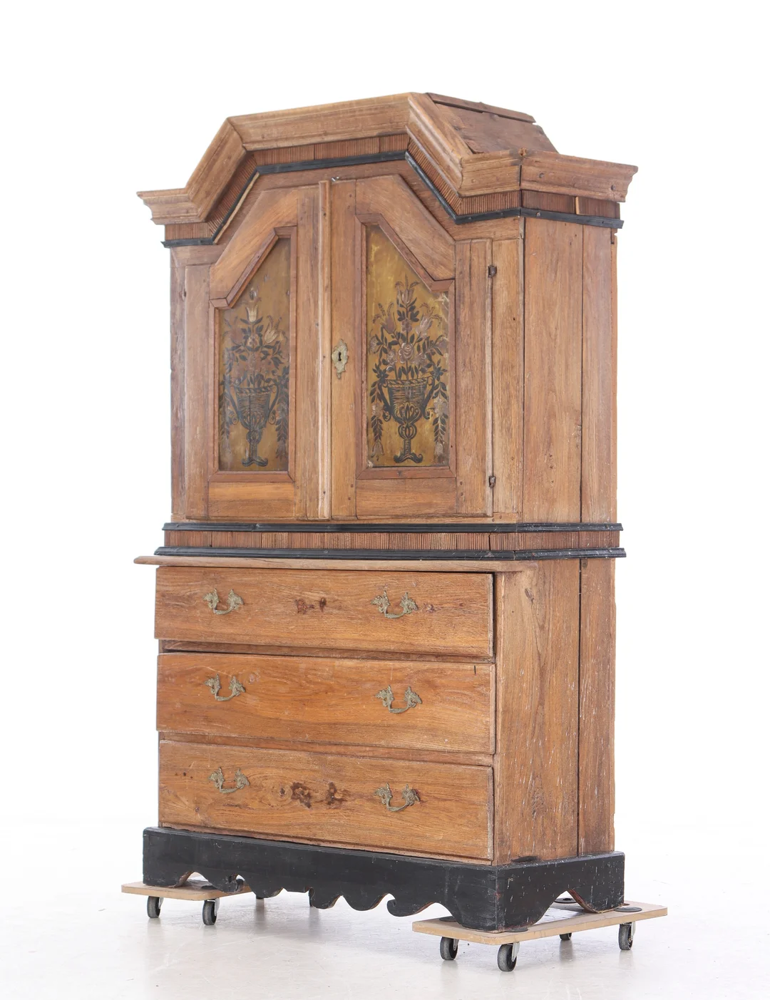 Baroque chatol 18th century. — Furniture/Cabinets, chests of drawers — Lauritz