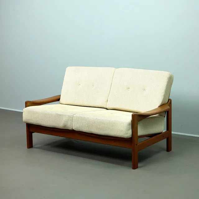 ARNE WAHL IVERSEN. 2-Sitzer Sofa, Teak, Dänemark, 1970er Jahre.