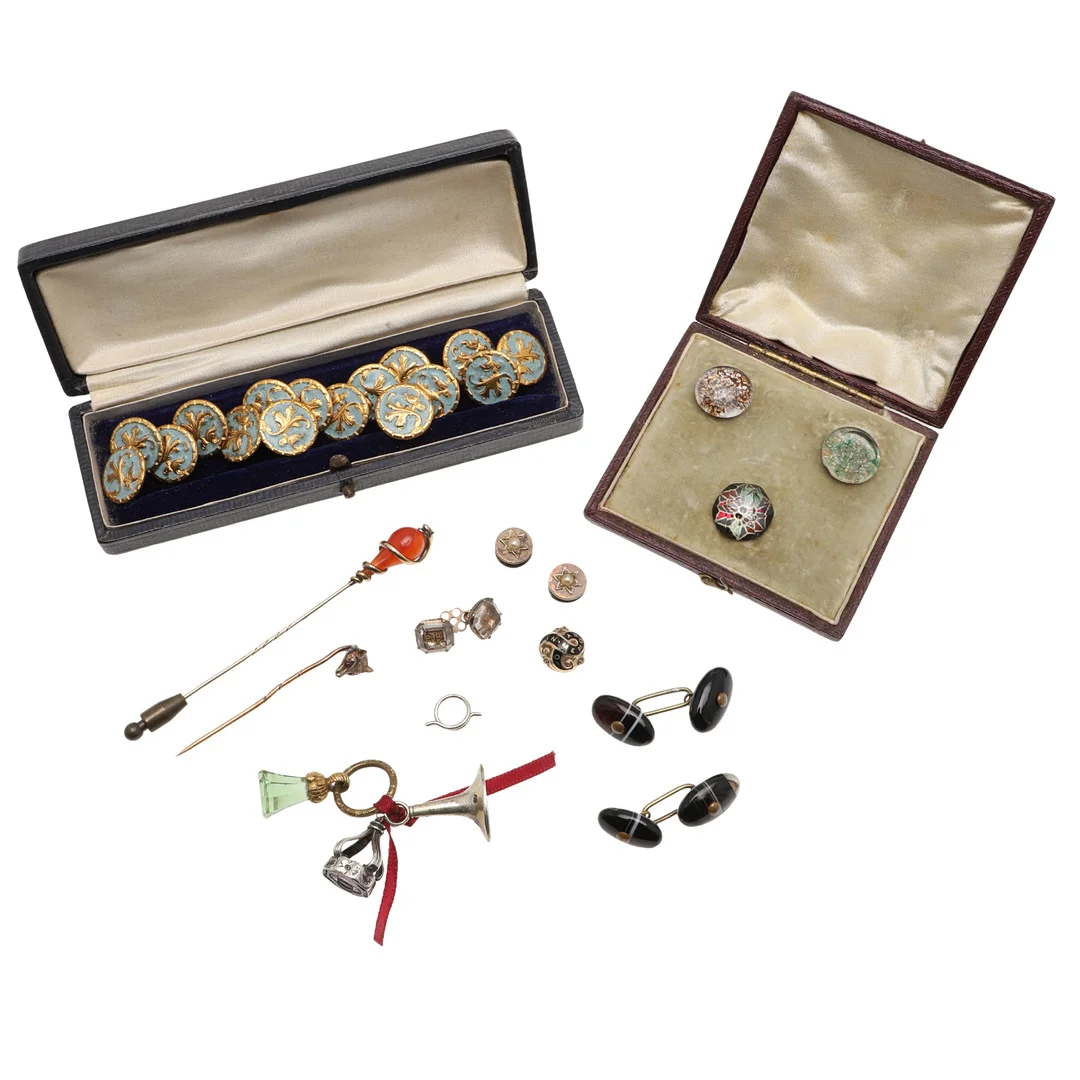 A PAIR OF BANDED AGATE CUFFLINKS. — Objet de vertu & Miscellaneous — Lawrences Auctioneers