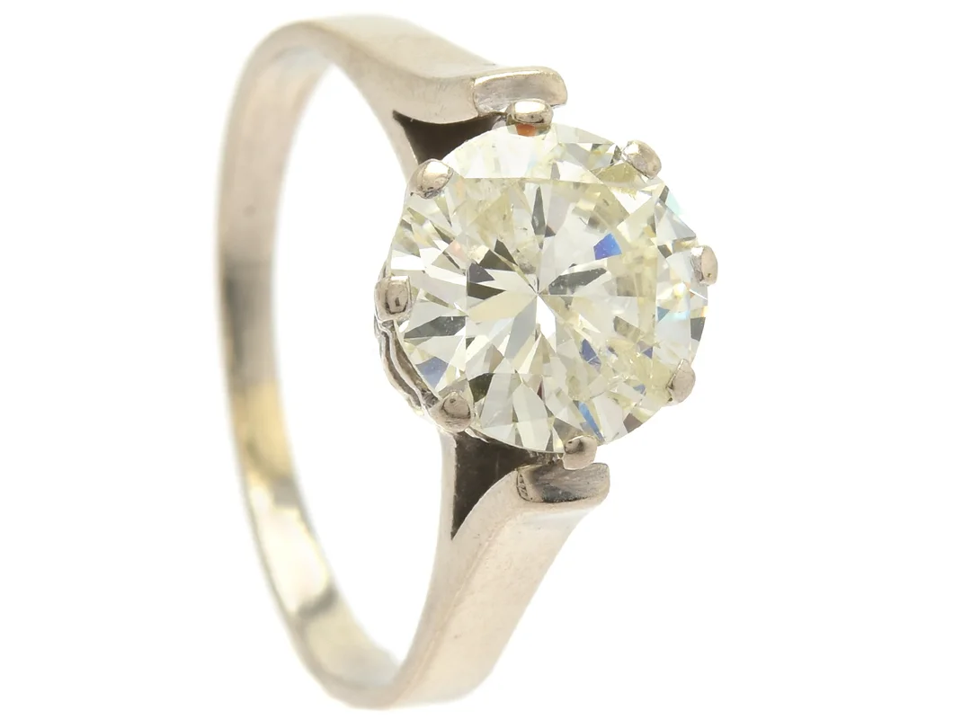 ENSTENSRING, 14K vitguld, briljantslipad diamant ca 2,05 ct, ca TCa(L)/P2, stl 16,75 mm, vikt 2,7 g, diamanten har inneslutningar som når ytan. — Smycken/Enstensring — Kaplans