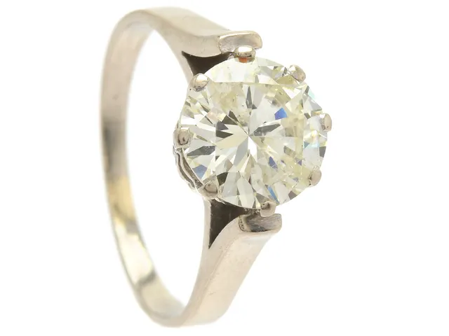 ENSTENSRING, 14K vitguld, briljantslipad diamant ca 2,05 ct, ca TCa(L)/P2, stl 16,75 mm, vikt 2,7 g, diamanten har inneslutningar som når ytan.