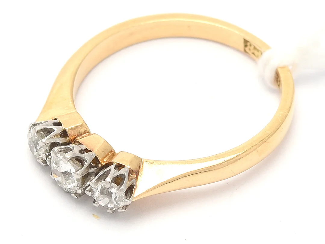 Ring 18K 2,5g Ø16 med gammalslipade diamanter 1xca0,18ct 2xca0,07ct — Smycken/Ring — Kaplans