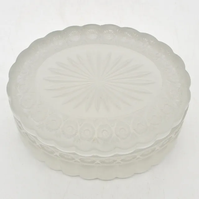 ART-DÉCO-ZIERDOSE, MATTES GLAS, IN FORM GEBLASEN, FRANKREICH, UM 1930.