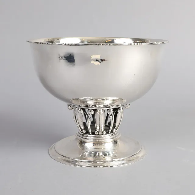 GEORG JENSEN. Art deco "Louvre" opsats af sterlingsølv, dessin 19A, 1915-1930.