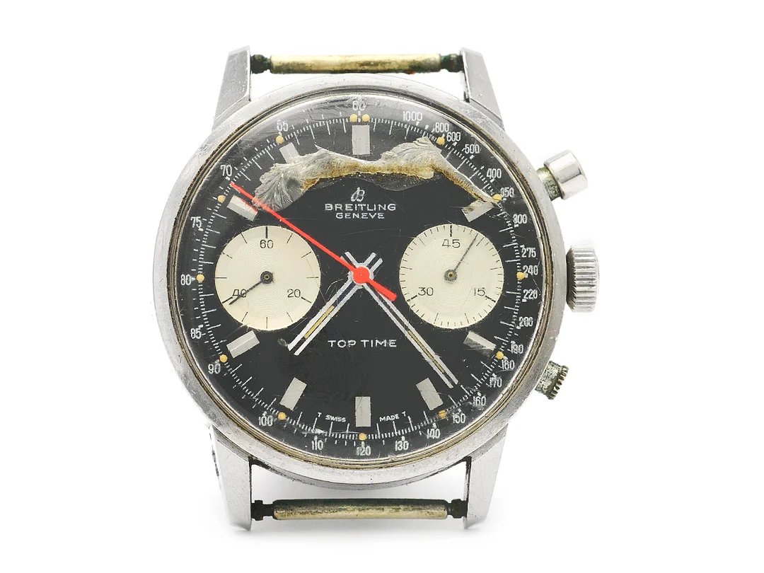 BREITLING, Geneve, Top Time, Cal 7730, Ref nr. 2002-33, Boett nr. 1339989, kronograf (defekt), herrur, 36 mm, stål, manuell, plexiglas (skadat), skadad urtavla, en tryckknapp saknas, skadad boett, ca 1970. — Klockor/Breitling — Kaplans