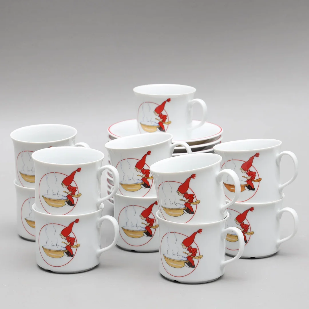 AINA STENBERG. Servisdelar, 23 delar, porslin, "Tomtejul", Rörstrand. — Tableware — Auktionsmagasinet Vänersborg