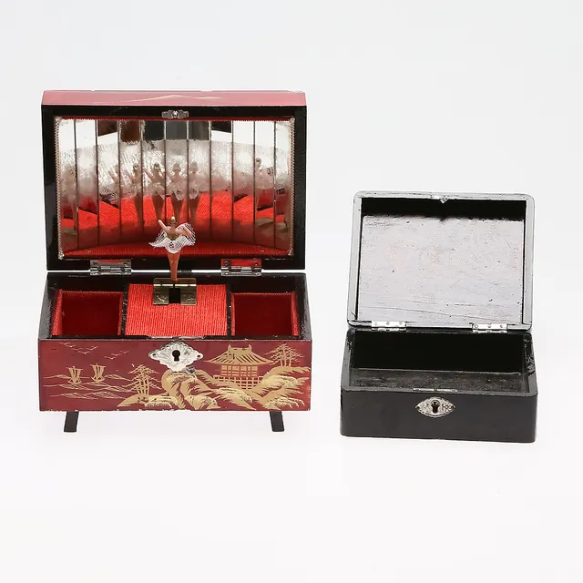 LACKSKRIN, 2 st, Japan samt Kina, 1900-talets mitt.