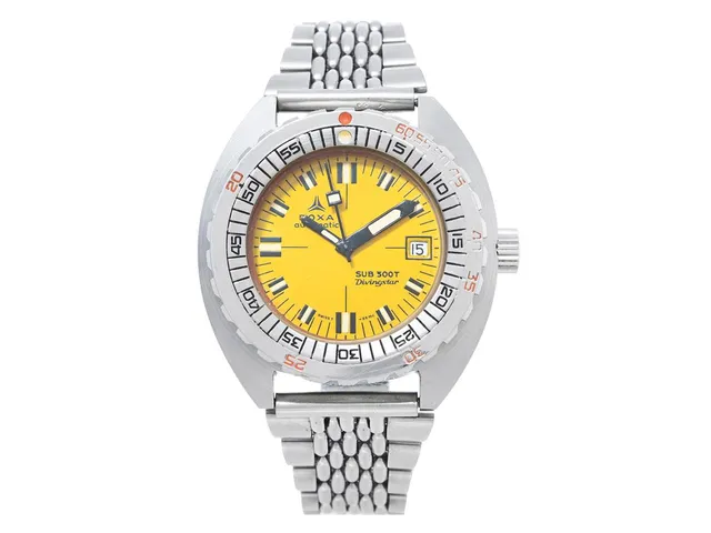 DOXA, SUB 300T, Divingstar (Swiss T <25mc), "Synchron", Cal 58 (ETA 2783), Serie nr. 719835, Boett nr. 58098-59 / xx38110, herrur, 43 mm, stål, automatisk, mineralglas, datum, relumade urtavla/visare, originallänk (fjädrande), viklås, ca 1970.