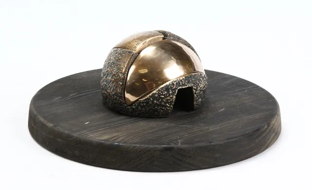 Christian Lymann Hansen. Skulptur. Tredelt æg