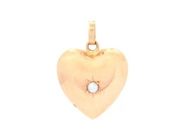 HÄNGE, hjärta, 18K guld, odlad pärla, höjd 21 mm, vikt 2,0 g.