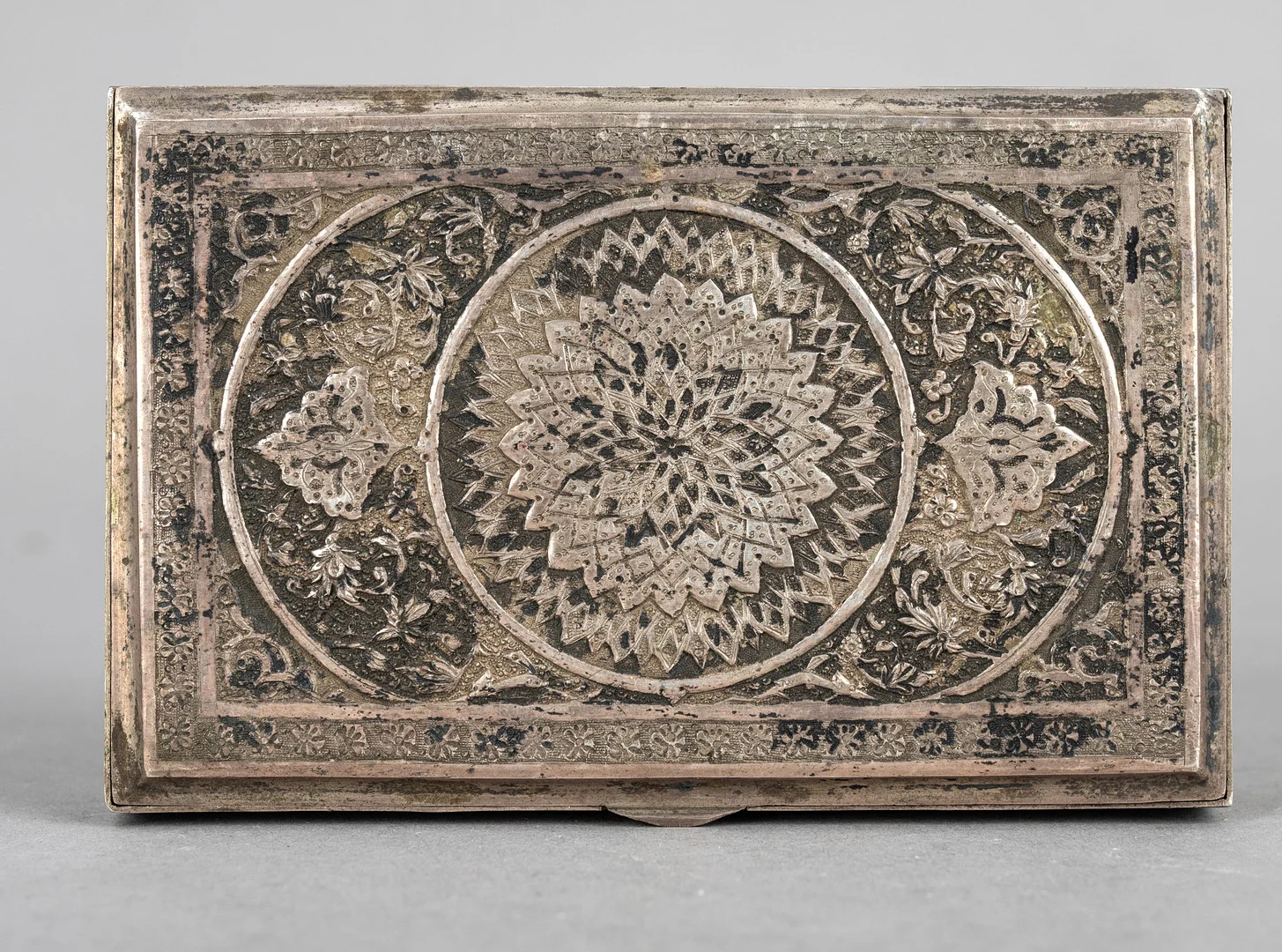 Persische Silberschatulle, 20. Jh. — Asiatica — Stockholms Auktionsverk Hamburg