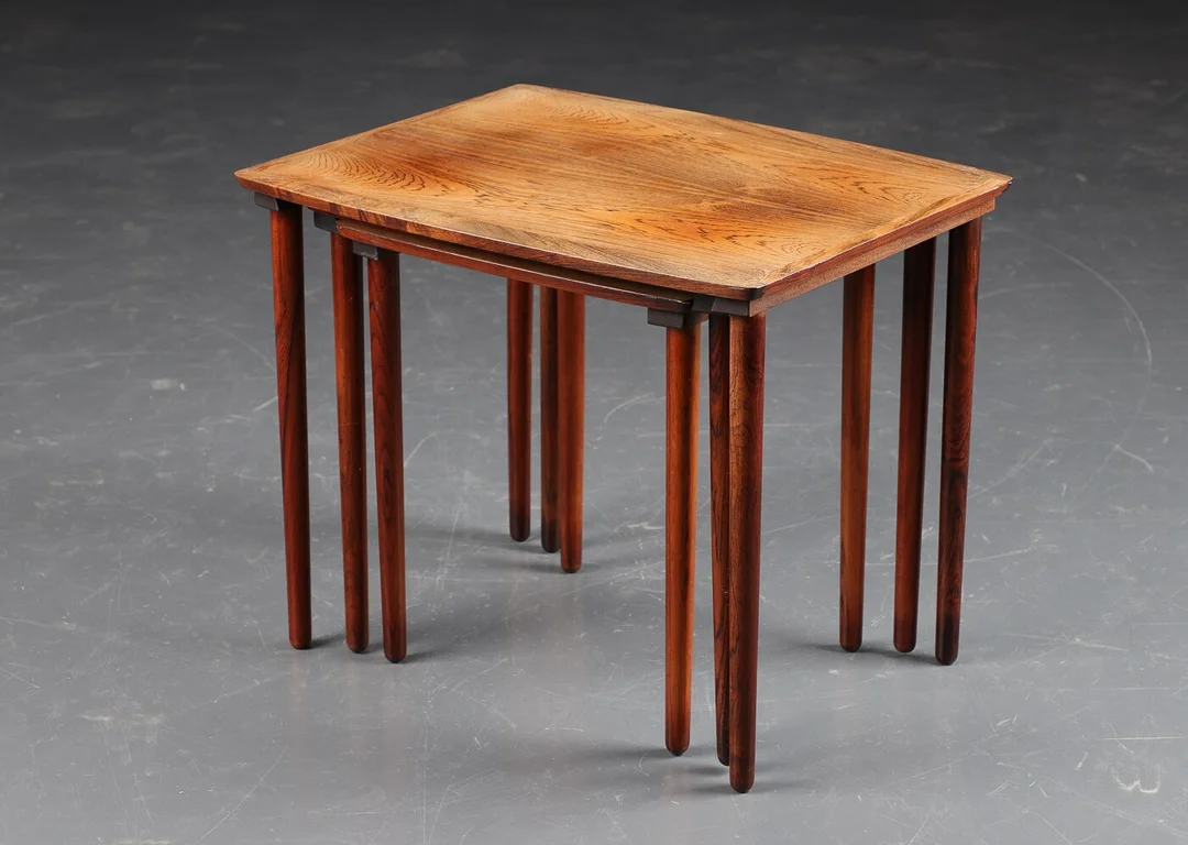 Et sæt indskudsborde af palisander, 1960'erne (3) — Furniture/Coffee tables, occasional tables — Lauritz