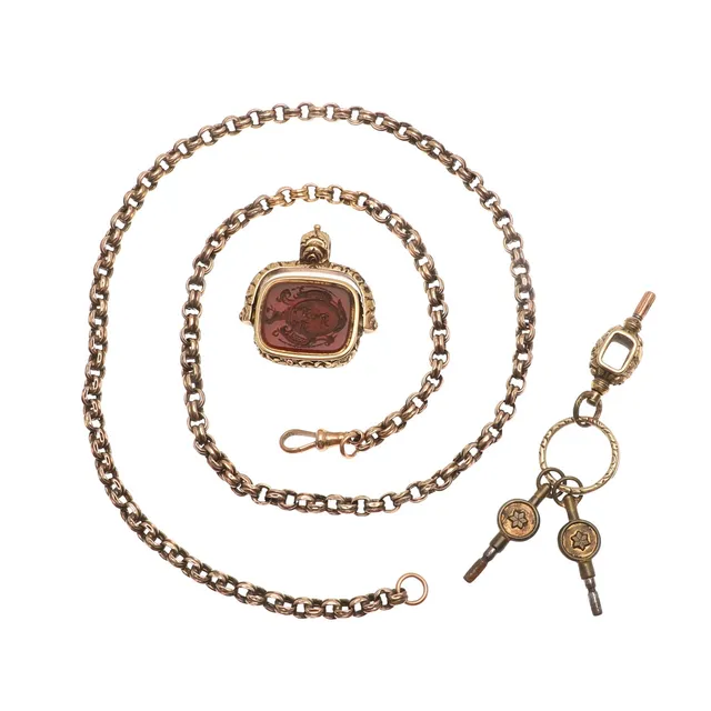 A 9CT GOLD WATCH CHAIN AND SWIVEL FOB.