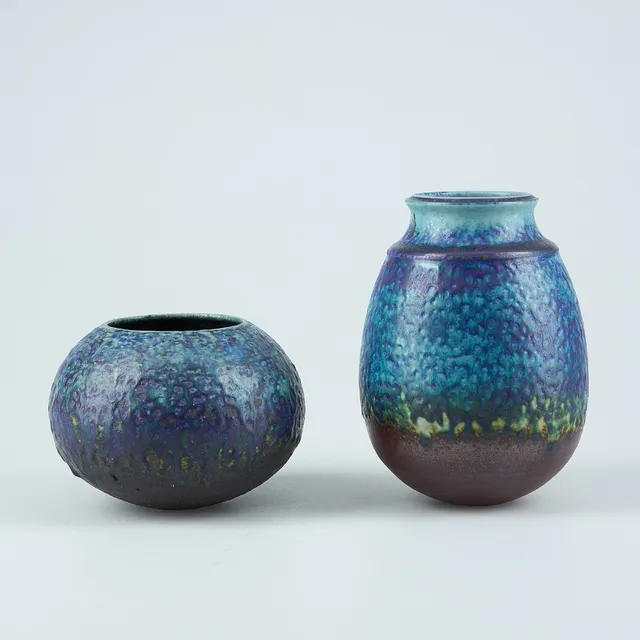 LIISA HALLAMAA (LARSEN) (1925-2008). VASER, 2 st, keramik, signerade LH Arabia.