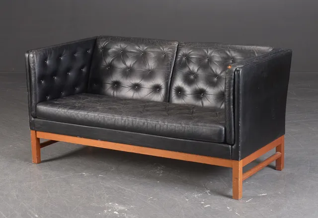 Erik Jørgensen. To-pers. sofa i sort læder, EJ-315/2