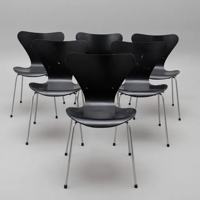 ARNE JACOBSEN. STOLAR, "SJUAN", SEX STYCKEN, FÖR FRITZ HANSEN, DANMARK 1972.
